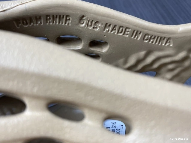 Foam Adidas Yeezy RNNR Ochre GW3354 0813
